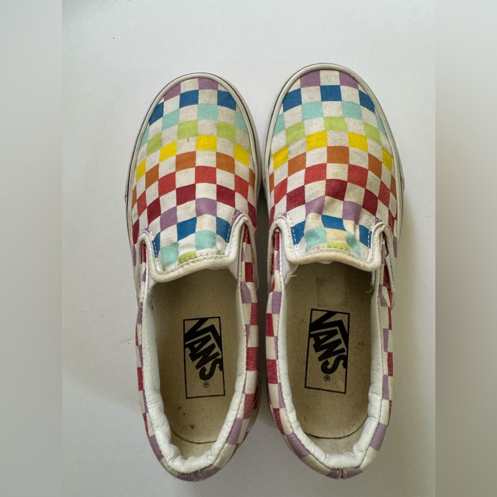 Vans women’s size 6 or men’s size 4.5